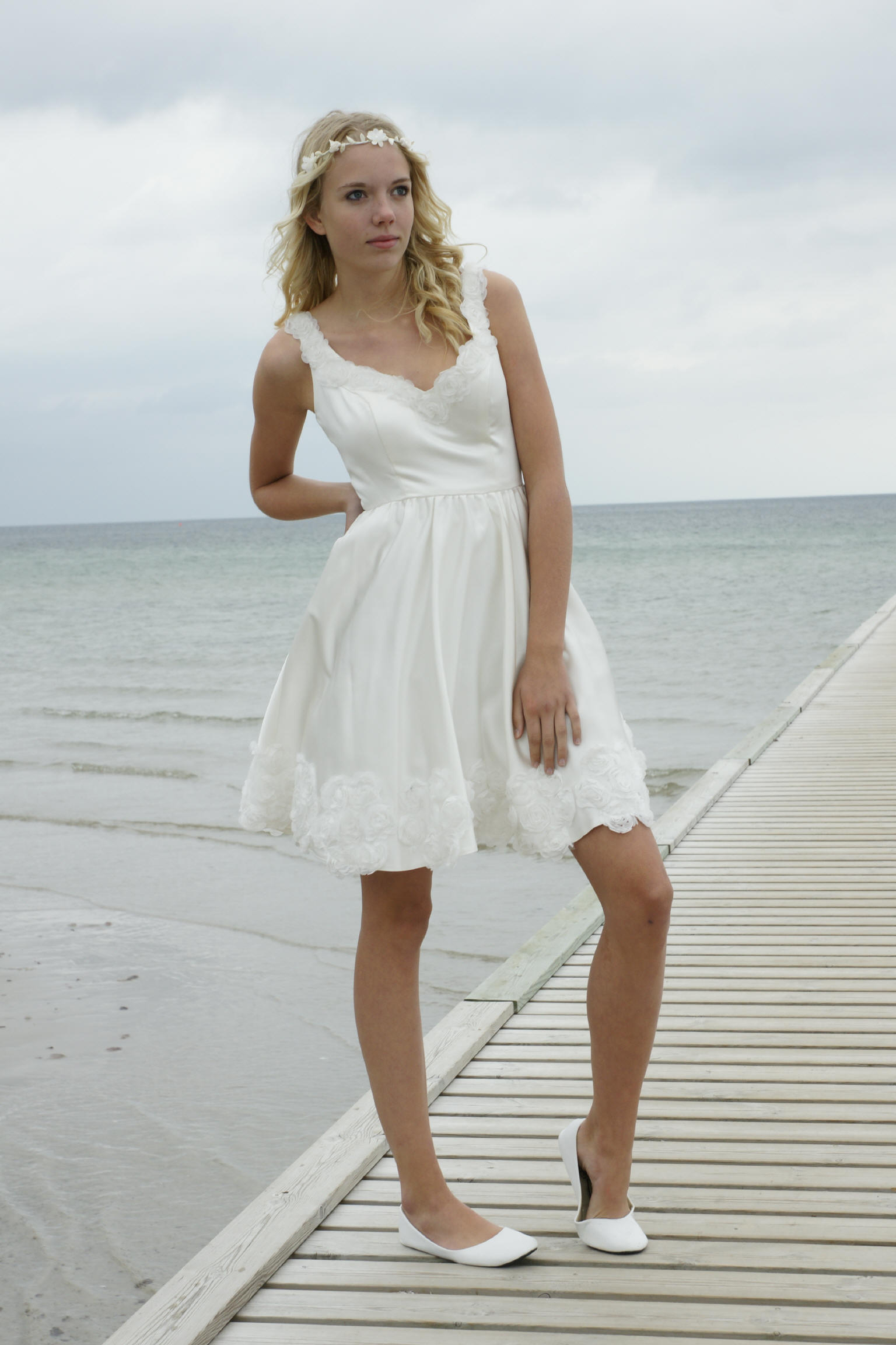 Konfirmationskjoler - beach - 1306 i satin med blomster