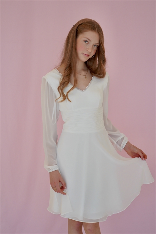 Konfirmationskjoler - Bianca i chiffon med draperet bælte