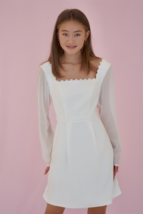 Konfirmationskjoler fra CLARÓN - Konfirmationskjole Elina i chiffon med firkantet udskæring