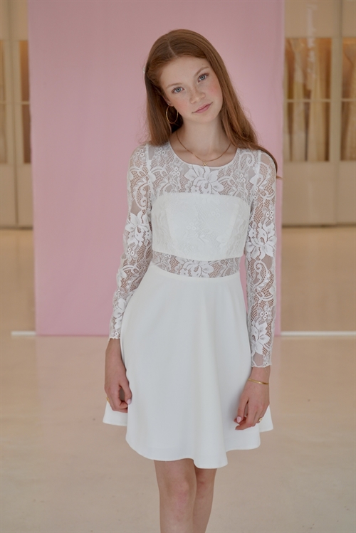 Konfirmationskjoler - Merle i skøn blonde med flot talje